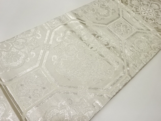  蜀江文に花菱模様織出し丸帯